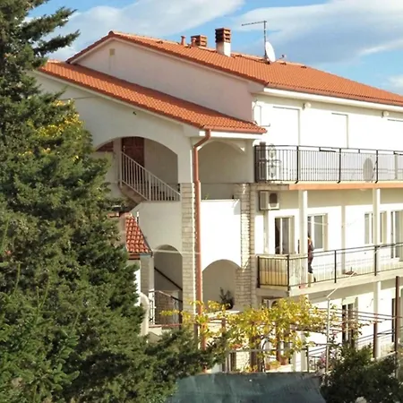 Two-bedroom In Xi דירה