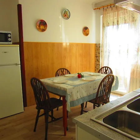 Two-bedroom In Pula Xi *