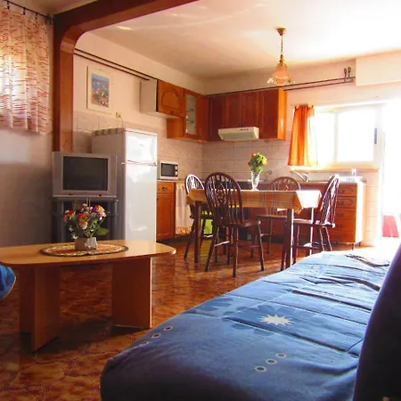 Two-bedroom In Pula Xi *