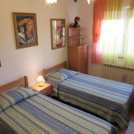 Two-bedroom In Pula Xi Apartament *